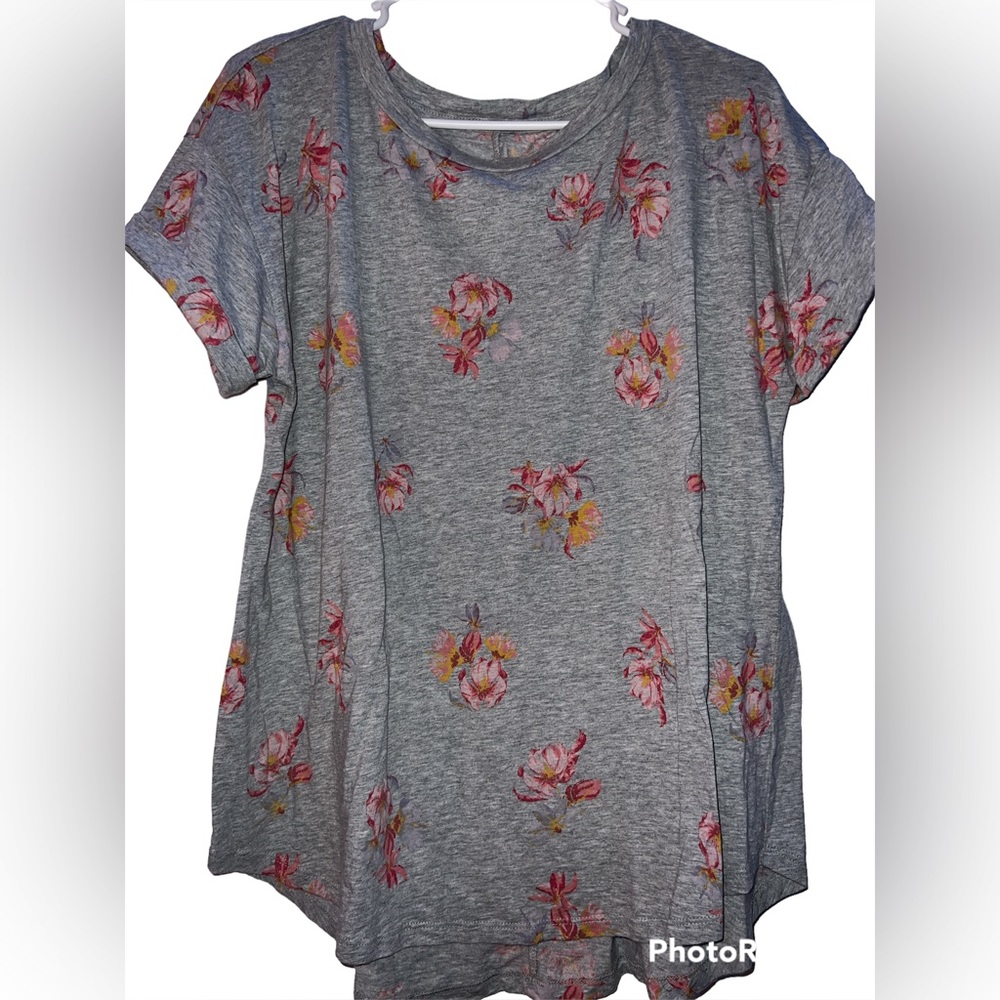 Maurices heathered gray floral tee, size 0